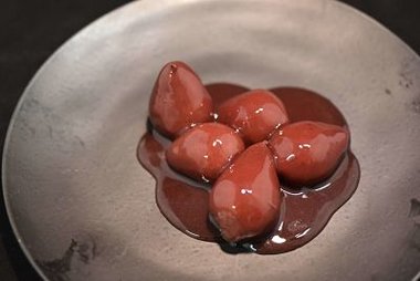 Baby peertjes met rode wijn saus
