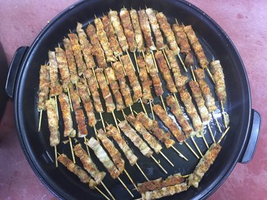 Souvlaki met dipsaus  ENKEL OP 23/24 EN 30/31 DEC