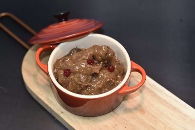 Hertenragout klaargemaakt in een fijne wildsaus 